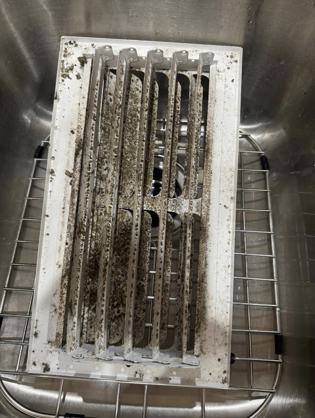 Dusty return grille before cleaning in inner Melbourne